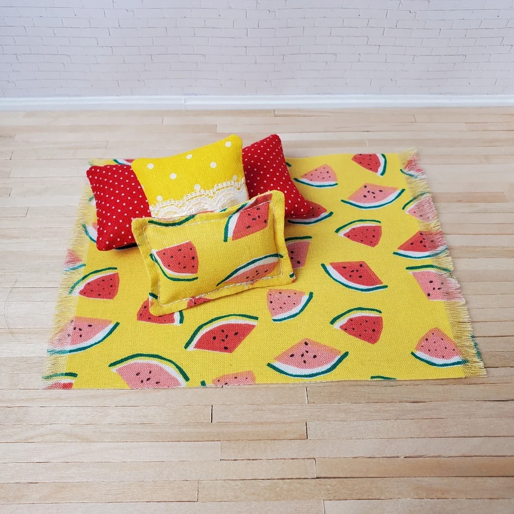 Miniature Dollhouse 1:12 scale Summertime Rug Yellow Maileg